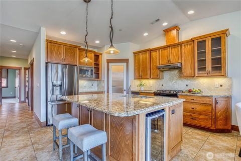 Photo of 1051 N Baker Ave #A202, East Wenatchee, WA 98802 (MLS # 2447827)
