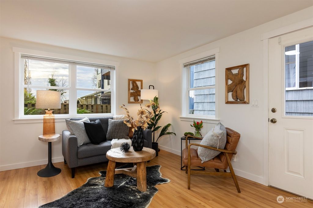 Photo of 5548 27th Avenue NE #B, Seattle, WA 98105 (MLS # 2192600)