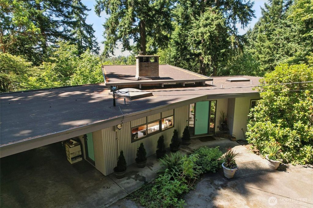 Photo of 2650 120th Avenue NE, Bellevue, WA 98005 (MLS # 2498794)