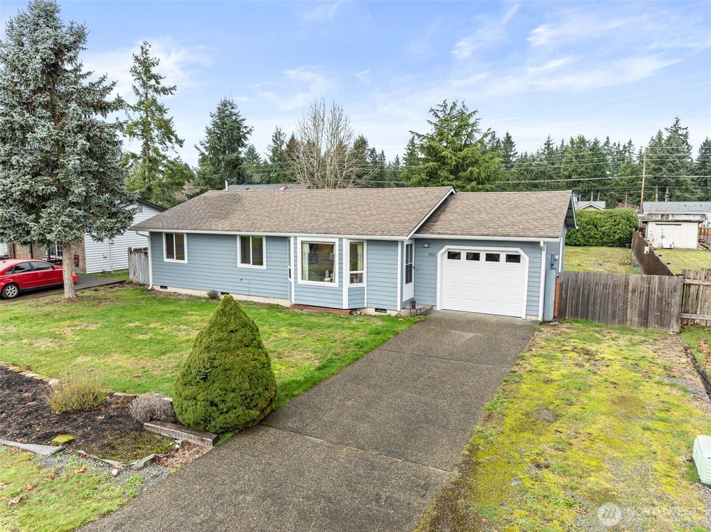 Photo of 304 Olympia Street E, Rainier, WA 98576 (MLS # 2465041)