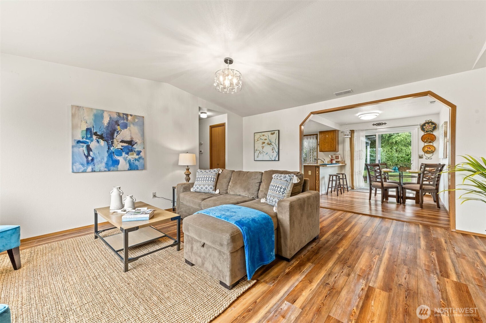 304 Olympia Street E