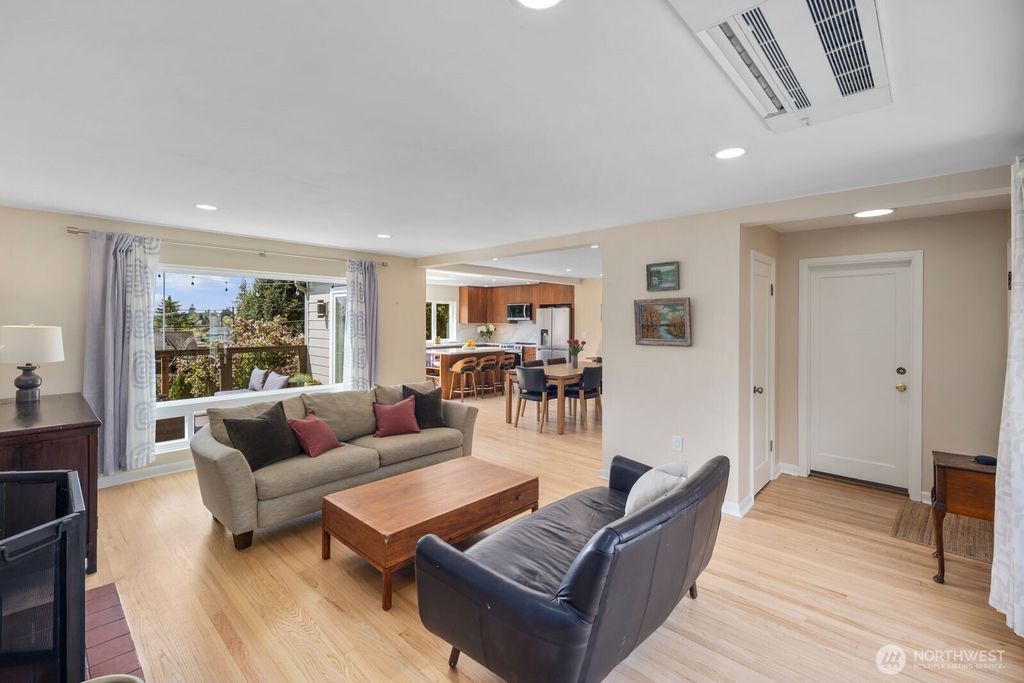 Photo of 4531 Stanford Avenue NE, Seattle, WA 98105 (MLS # 2506521)