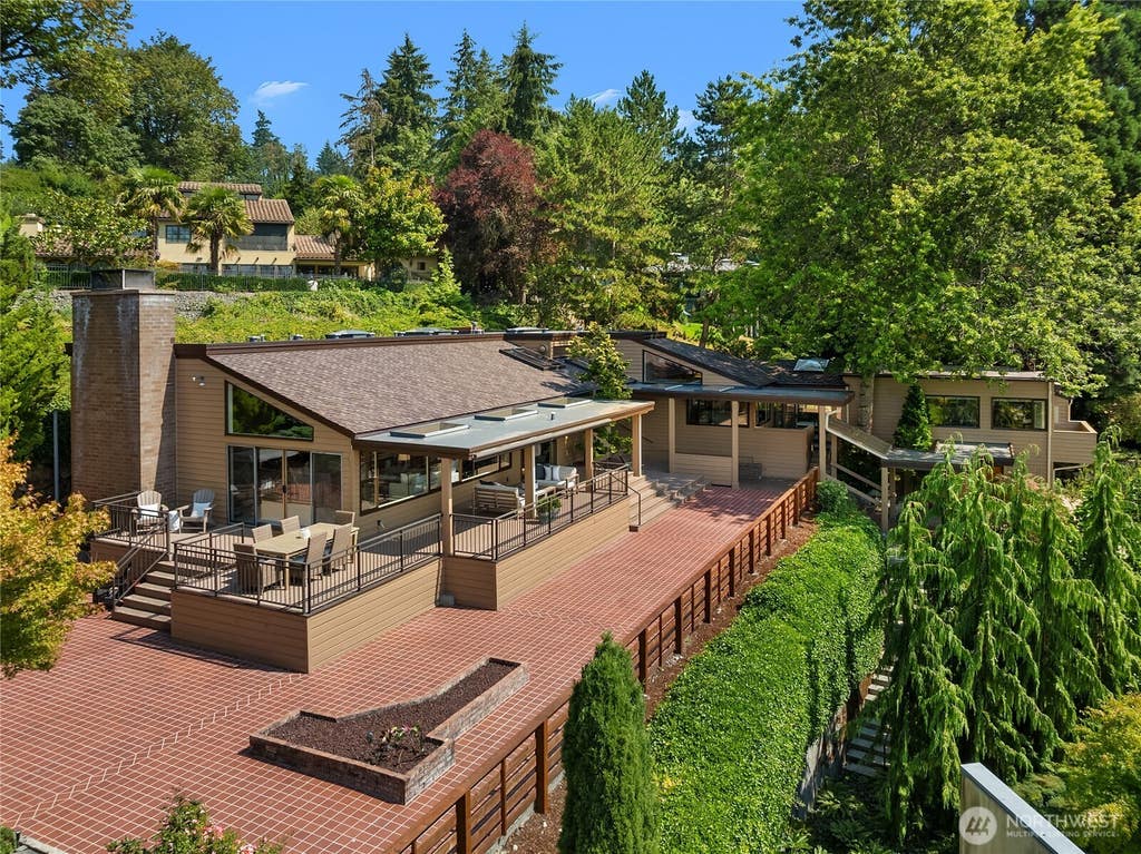 Photo of 5919 77th Avenue SE, Mercer Island, WA 98040 (MLS # 2567764)