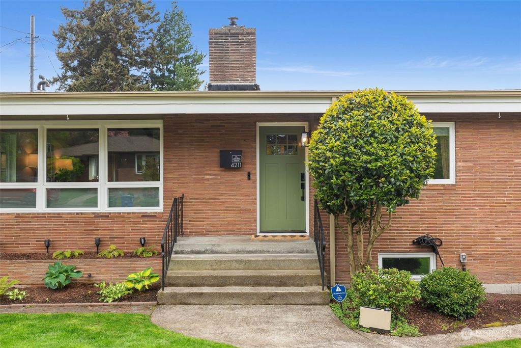 Photo of 4211 NE 68th St St, Seattle, WA 98115 (MLS # 2235235)