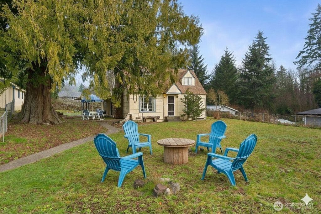 Photo of 102 W Poplar Street, Shelton, WA 98584 (MLS # 2483010)