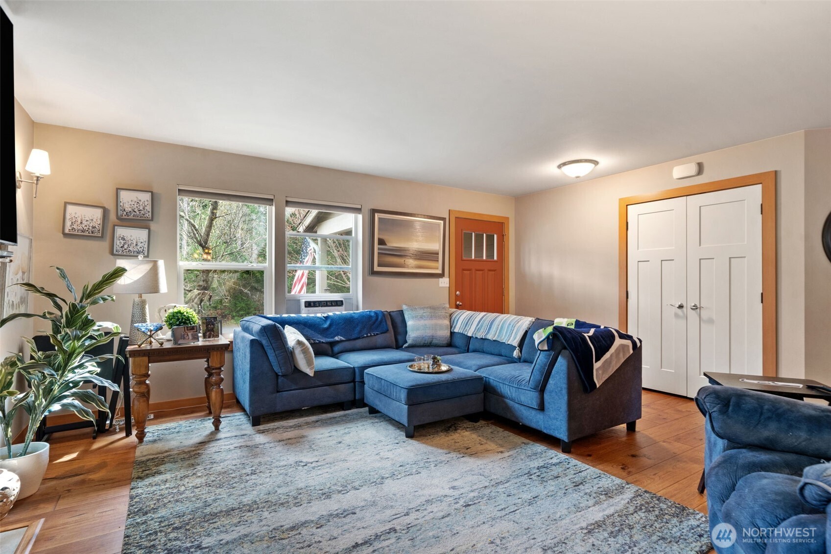 8992 Denise Place NE