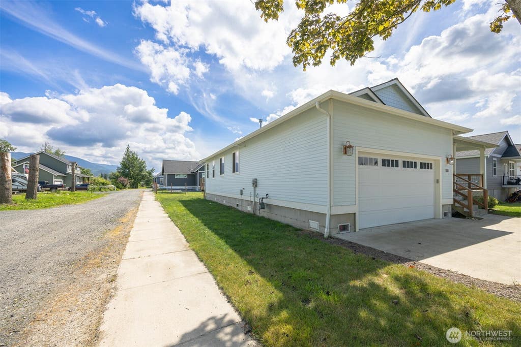 Photo of 533 Second Street, Sumas, WA 98295 (MLS # 2546373)