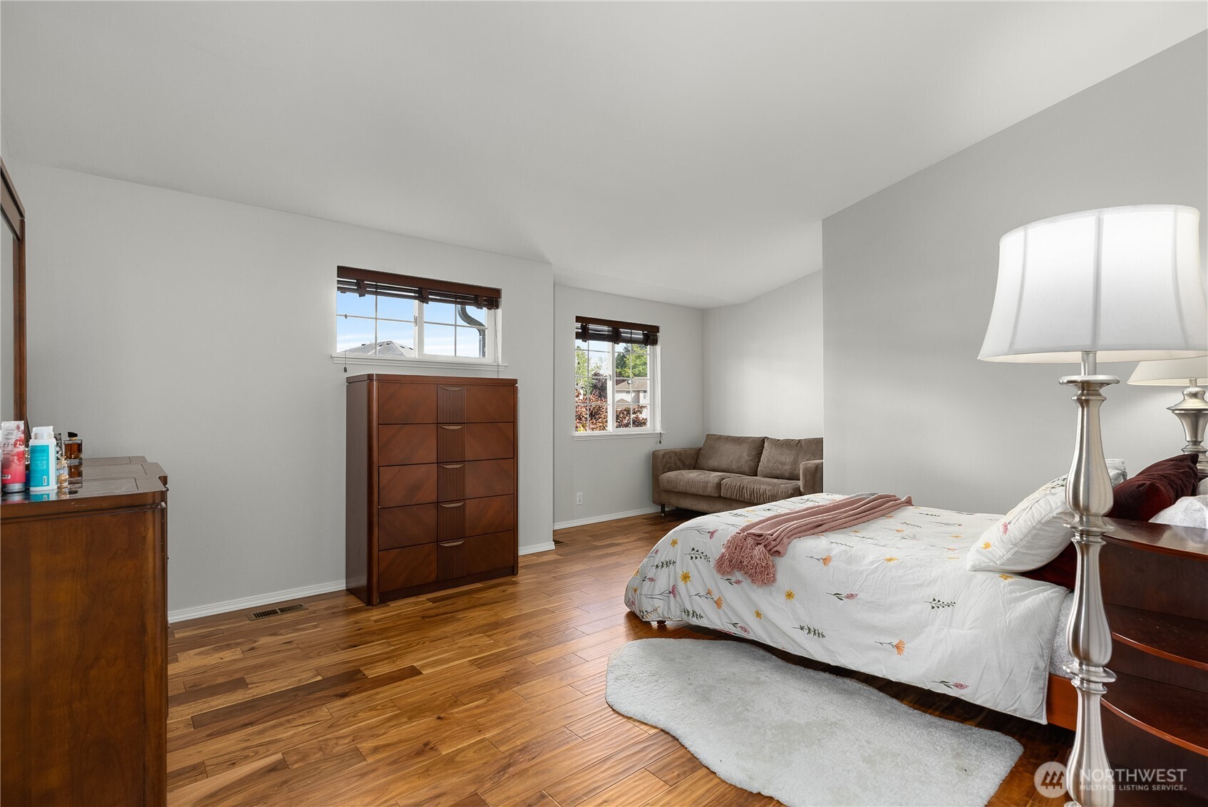 Renton, Washington 98055, United States, 5 Bedrooms Bedrooms, ,3 BathroomsBathrooms,Residential,Active,189882