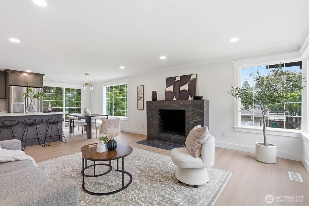 Photo of 29853 8th Avenue SW, Federal Way, WA 98023 (MLS # 2538137)