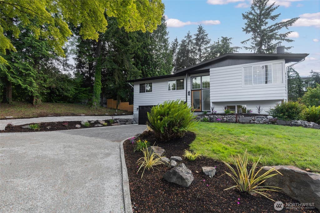 Photo of 29853 8th Avenue SW, Federal Way, WA 98023 (MLS # 2538137)