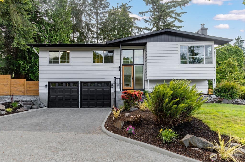 Photo of 29853 8th Avenue SW, Federal Way, WA 98023 (MLS # 2538137)