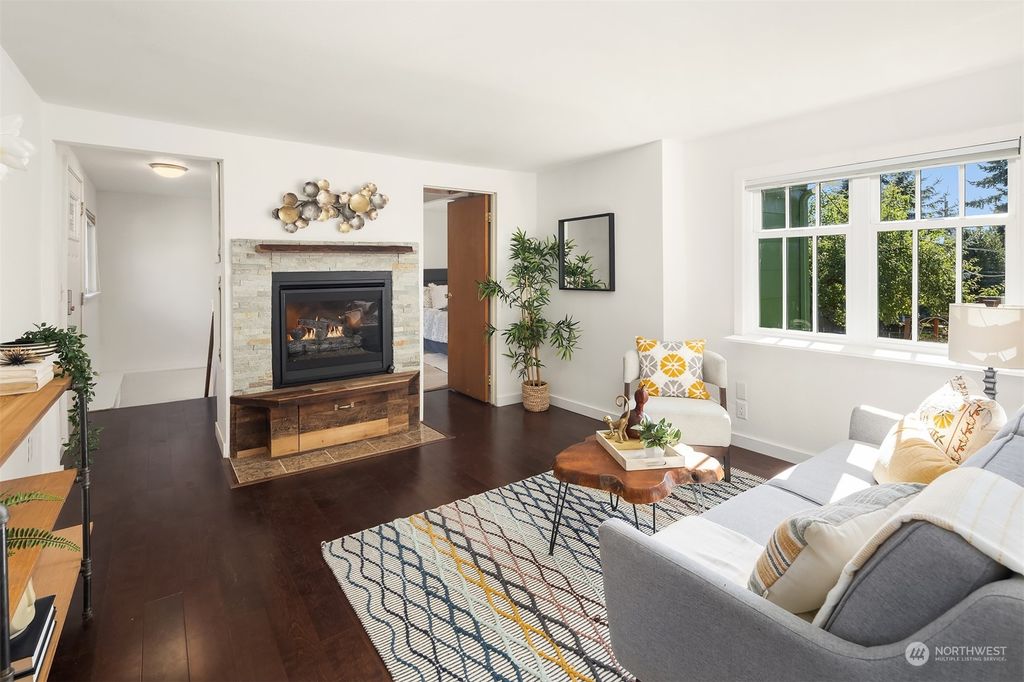 Photo of 10724 17th Avenue SW, Seattle, WA 98146 (MLS # 2140845)