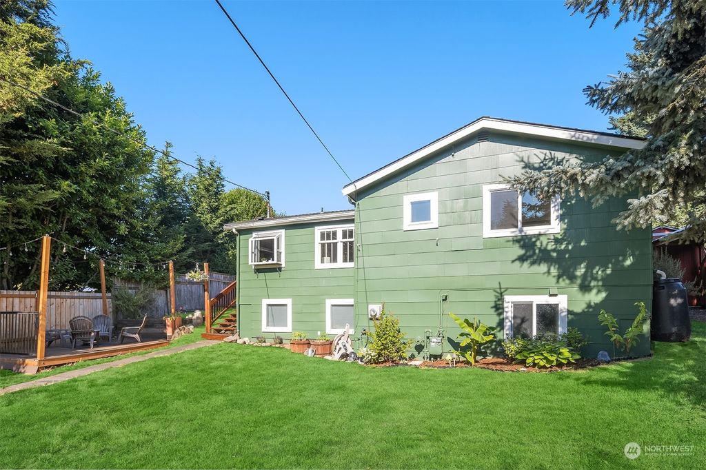 Photo of 10724 17th Avenue SW, Seattle, WA 98146 (MLS # 2140845)