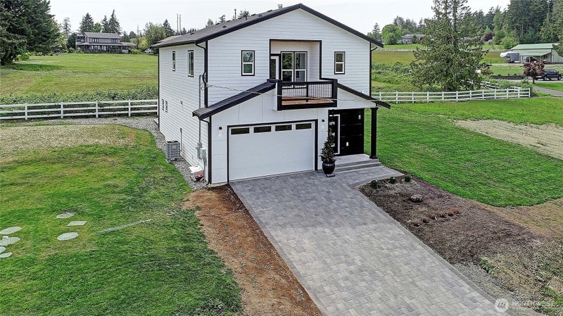 1458 Larkspur Lane