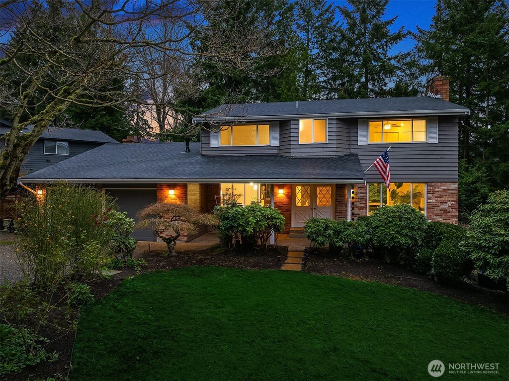 Photo of 6612 129th Place SE, Bellevue, WA 98006 (MLS # 2491610)