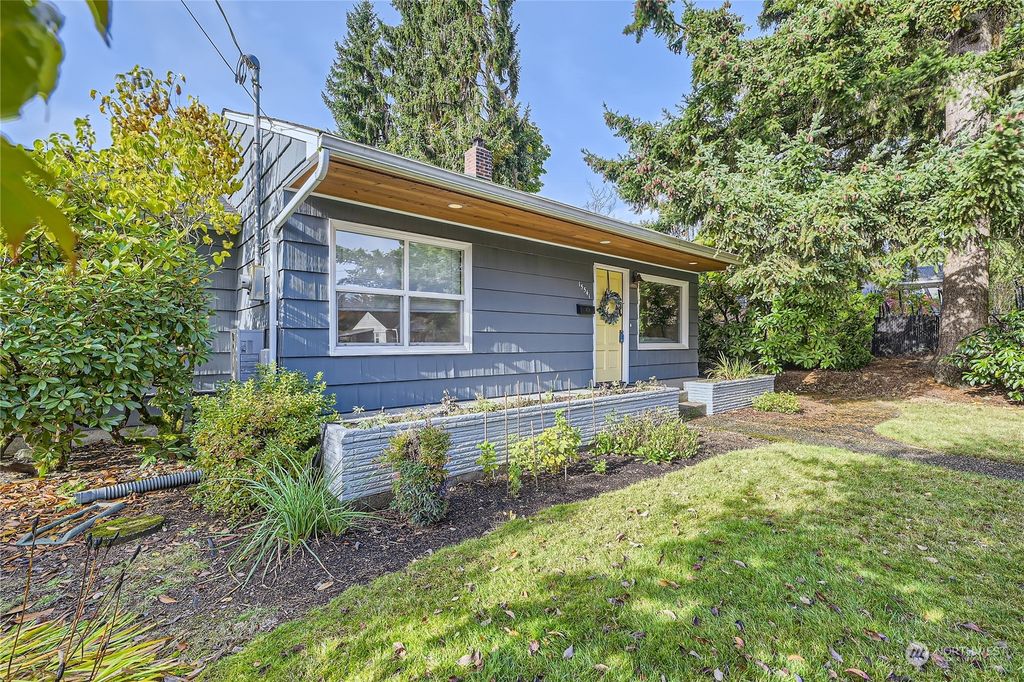Photo of 15541 26th Avenue NE, Shoreline, WA 98155 (MLS # 2301969)