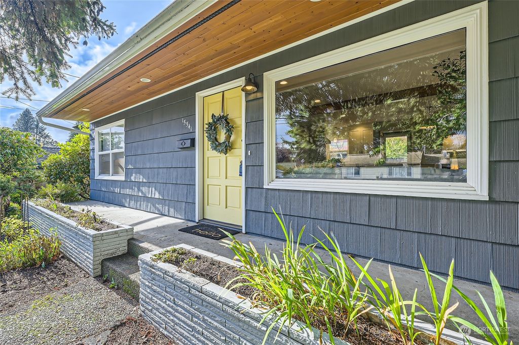 Photo of 15541 26th Avenue NE, Shoreline, WA 98155 (MLS # 2301969)