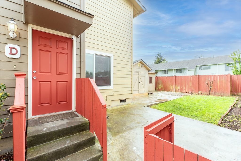 Photo of 2902 13th st St #3D, Everett, WA 98201 (MLS # 2233816)
