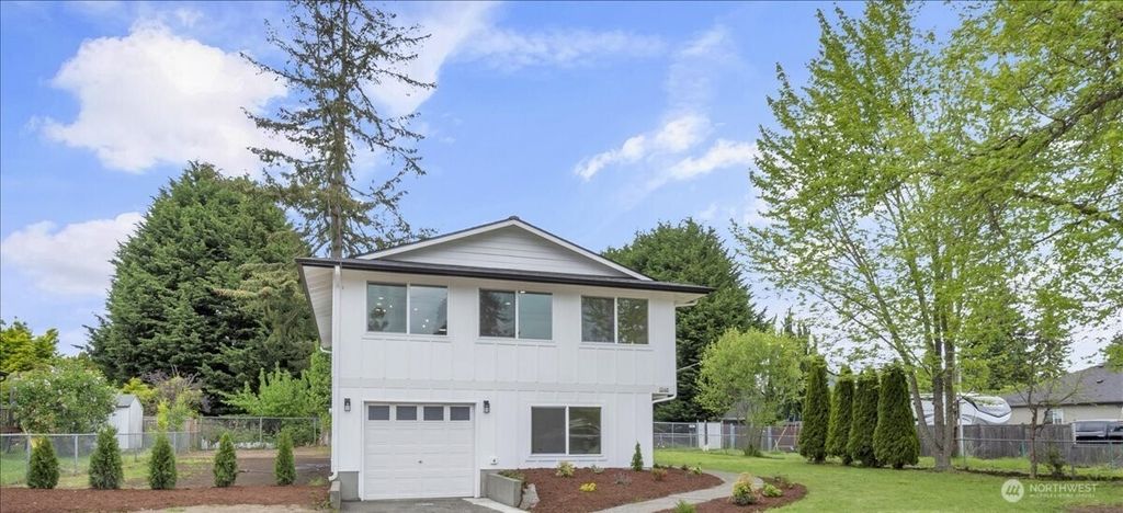 Photo of 1246 SW 148th Street, Burien, WA 98166 (MLS # 2371988)