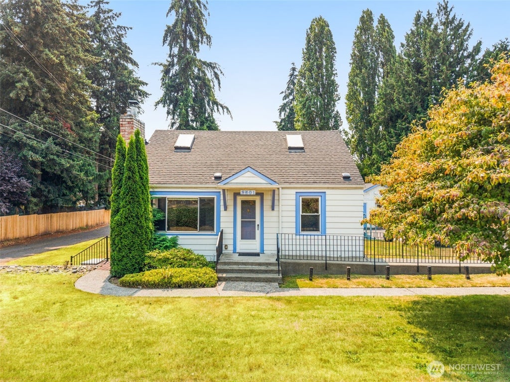 Photo of 2501 SW 112th Street, Seattle, WA 98146 (MLS # 2563054)