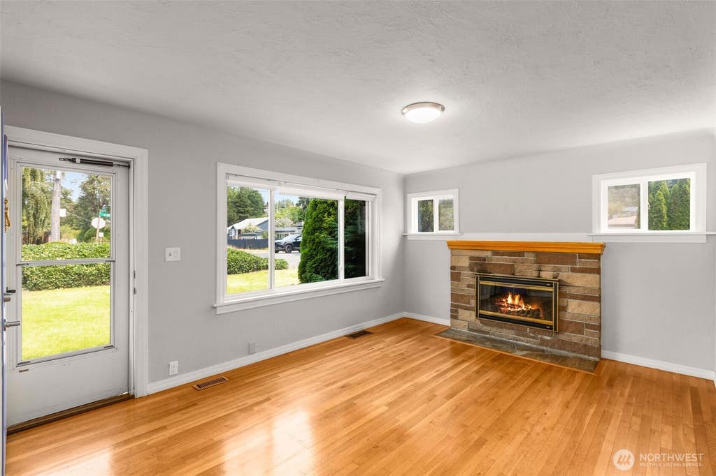 Photo of 2501 SW 112th Street, Seattle, WA 98146 (MLS # 2563054)