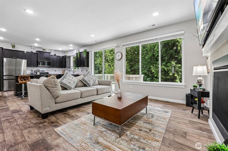 709 SE 101st Avenue SE
