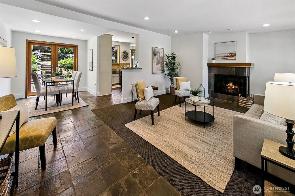 Photo of 11042 108th Place NE, Kirkland, WA 98033 (MLS # 2408549)