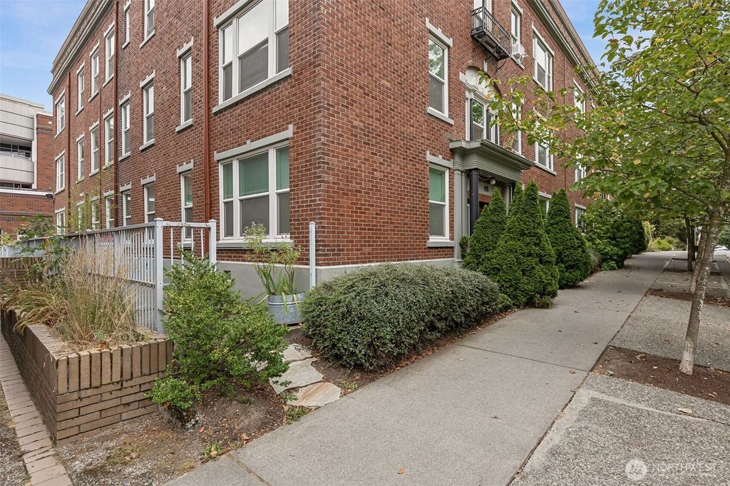 Photo of 905 NE 43rd Street #311, Seattle, WA 98105 (MLS # 2423117)