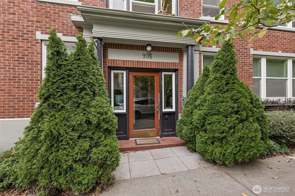 Photo of 905 NE 43rd Street #311, Seattle, WA 98105 (MLS # 2423117)