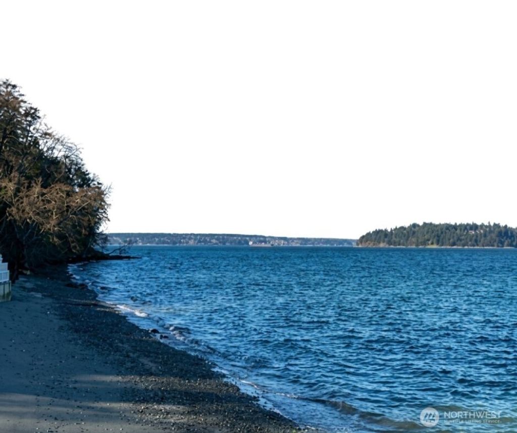 Photo of 62303 9010, Vashon, WA 98070 (MLS # 2552415)