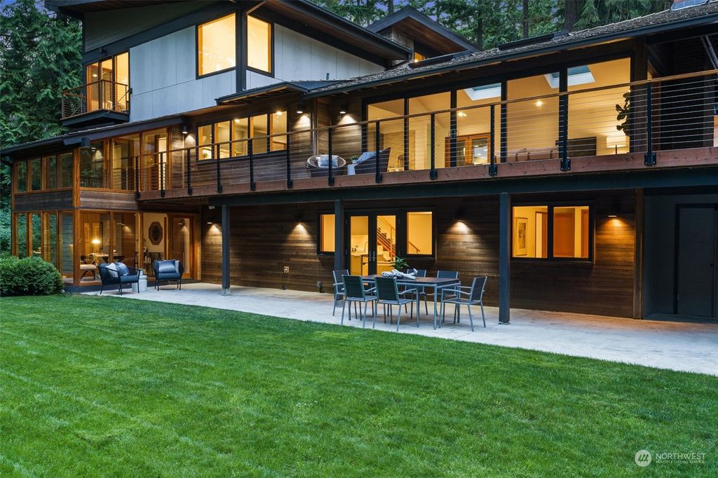 Photo of 12741 NE 39th Street, Bellevue, WA 98005 (MLS # 2135694)