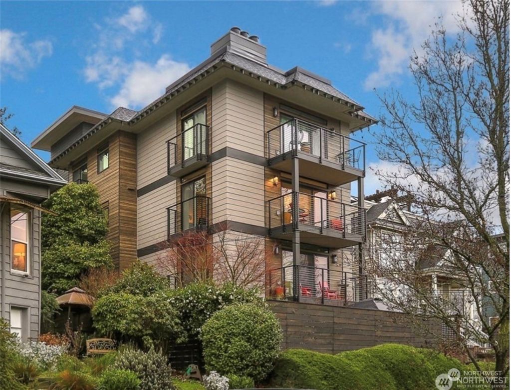 Photo of 510 Ward Street #201, Seattle, WA 98109 (MLS # 2310428)