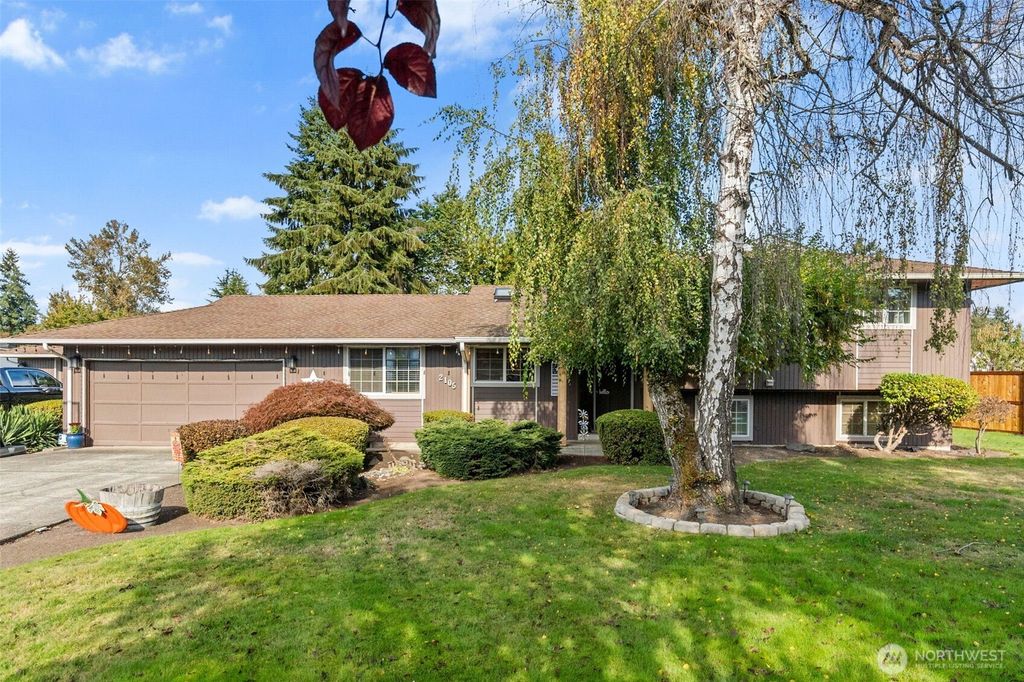 Photo of 2105 W Stewart, Puyallup, WA 98371 (MLS # 2496576)