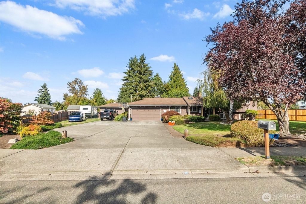Photo of 2105 W Stewart, Puyallup, WA 98371 (MLS # 2496576)