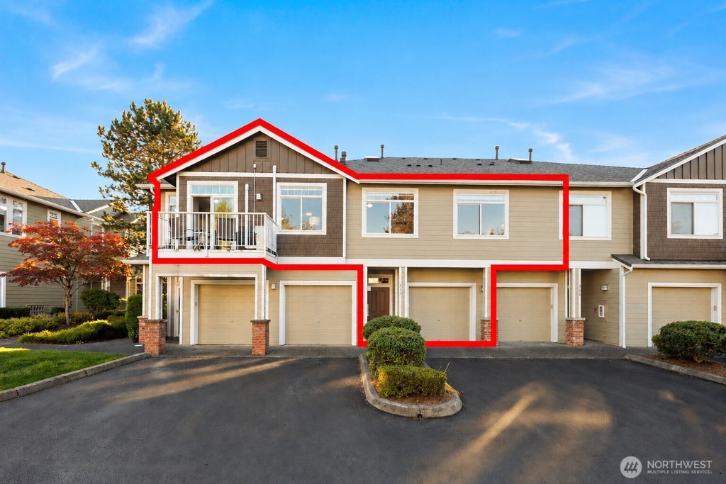 Photo of 535 241st Lane SE, Sammamish, WA 98074 (MLS # 2579528)
