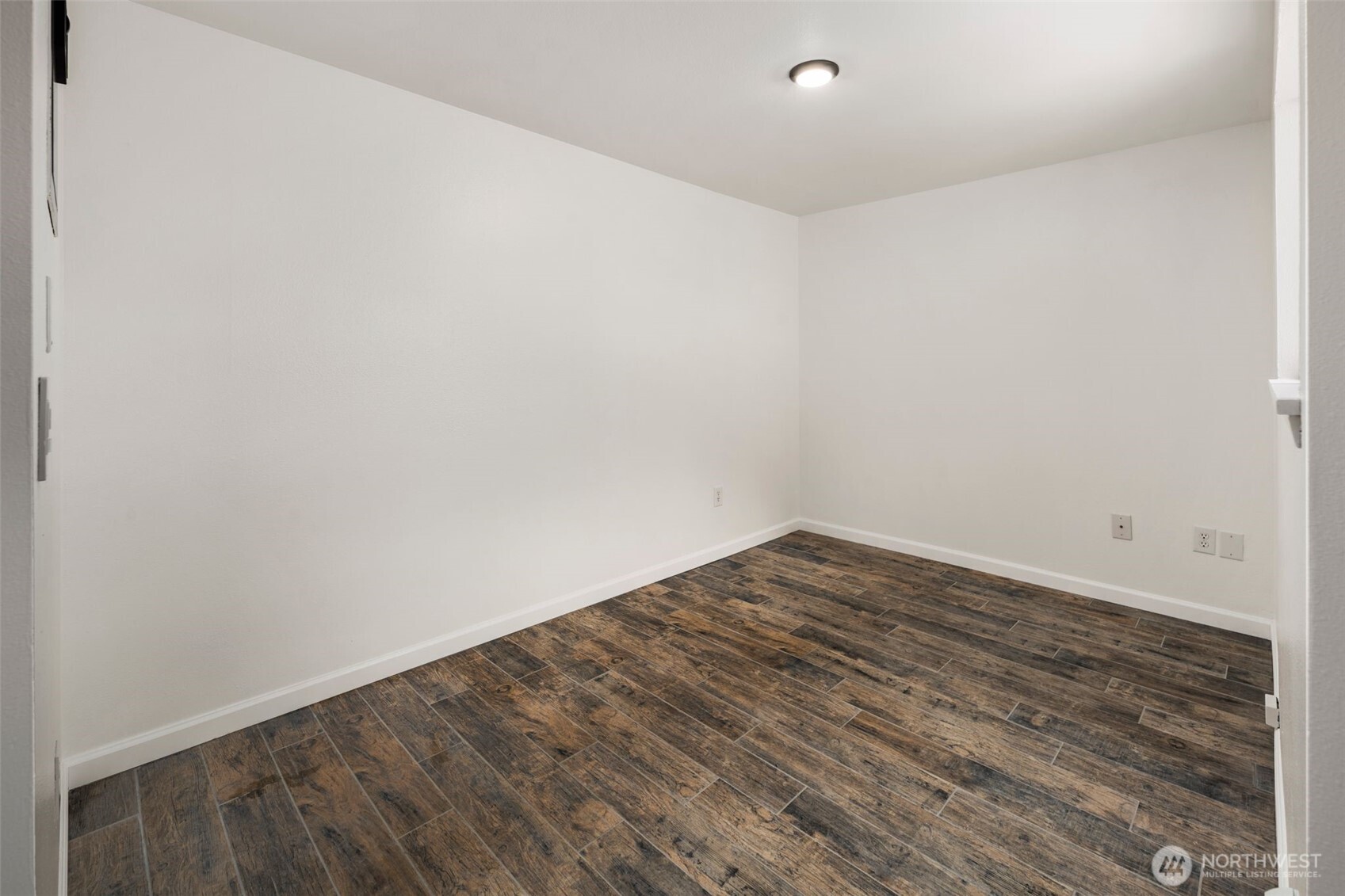 1901 M Street NE 2005