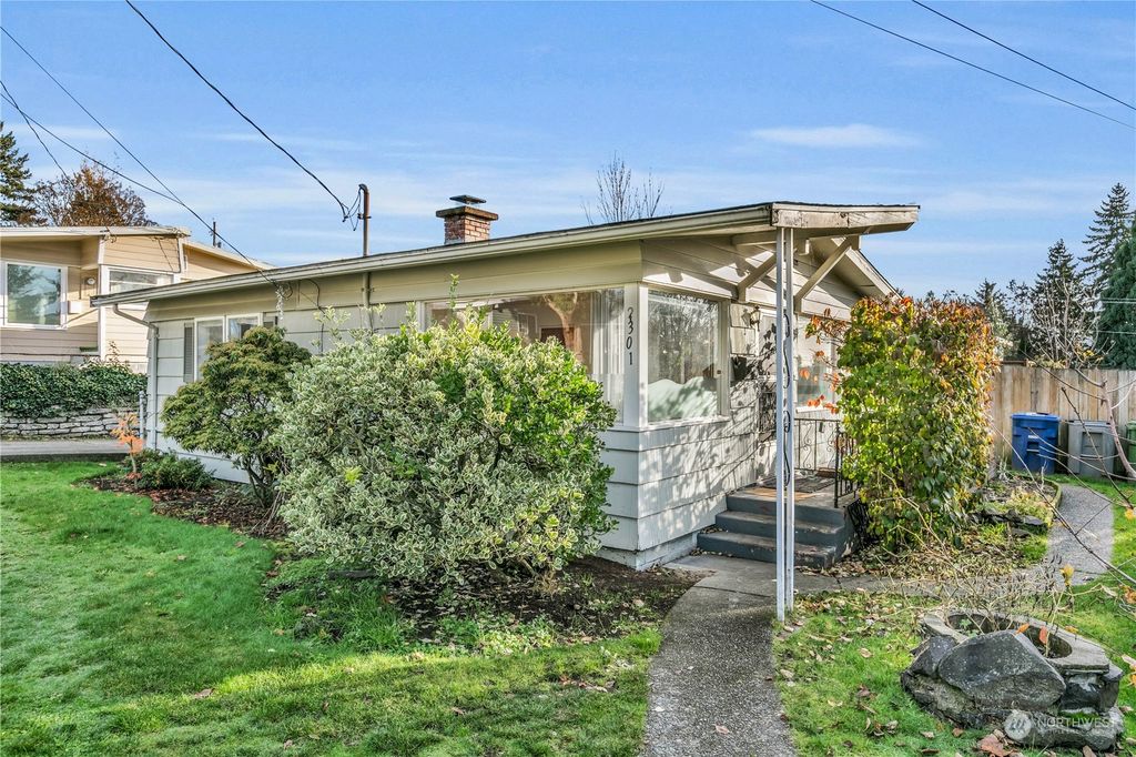 Photo of 2301 NE 8th Street, Renton, WA 98056 (MLS # 2181566)