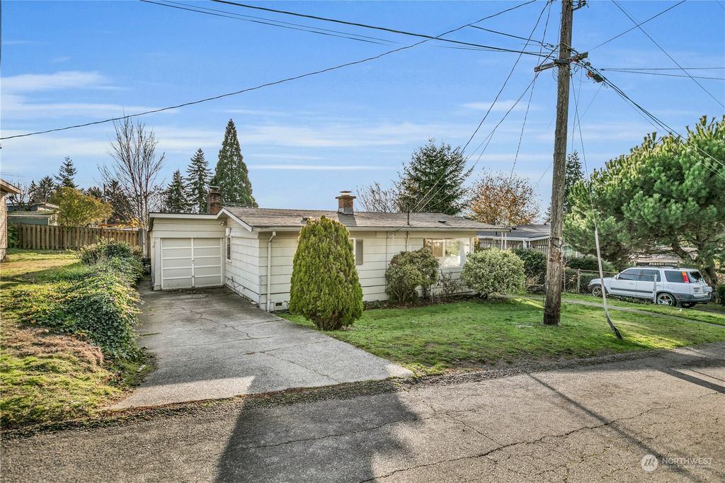 Photo of 2301 NE 8th Street, Renton, WA 98056 (MLS # 2181566)