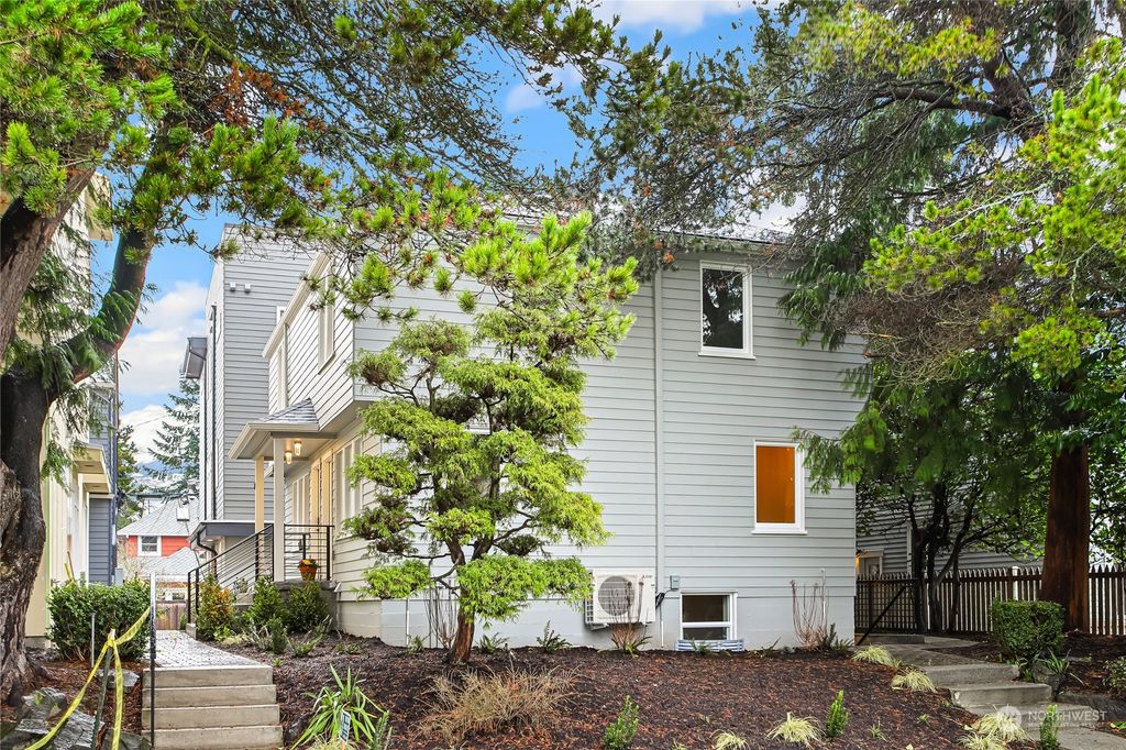 Photo of 1517 A 44th Avenue SW, Seattle, WA 98116 (MLS # 2235546)