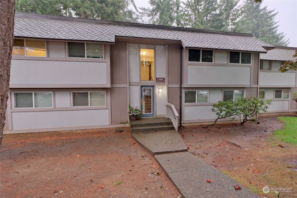 Photo of 32120 45th Place SW #C8, Federal Way, WA 98023 (MLS # 2168911)