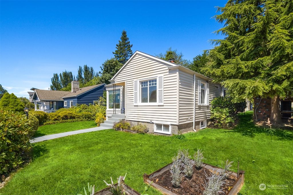 Photo of 3902 SW Southern Street, Seattle, WA 98136 (MLS # 2137181)