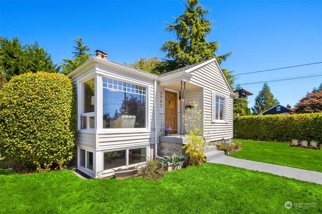 Photo of 3902 SW Southern Street, Seattle, WA 98136 (MLS # 2137181)