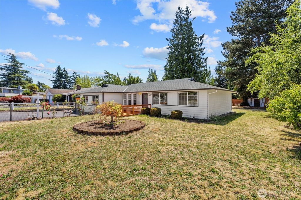 Photo of 22605 105th Avenue SE, Kent, WA 98031 (MLS # 2391317)