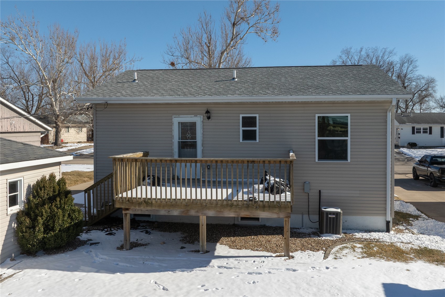 706 Danbury Street NE