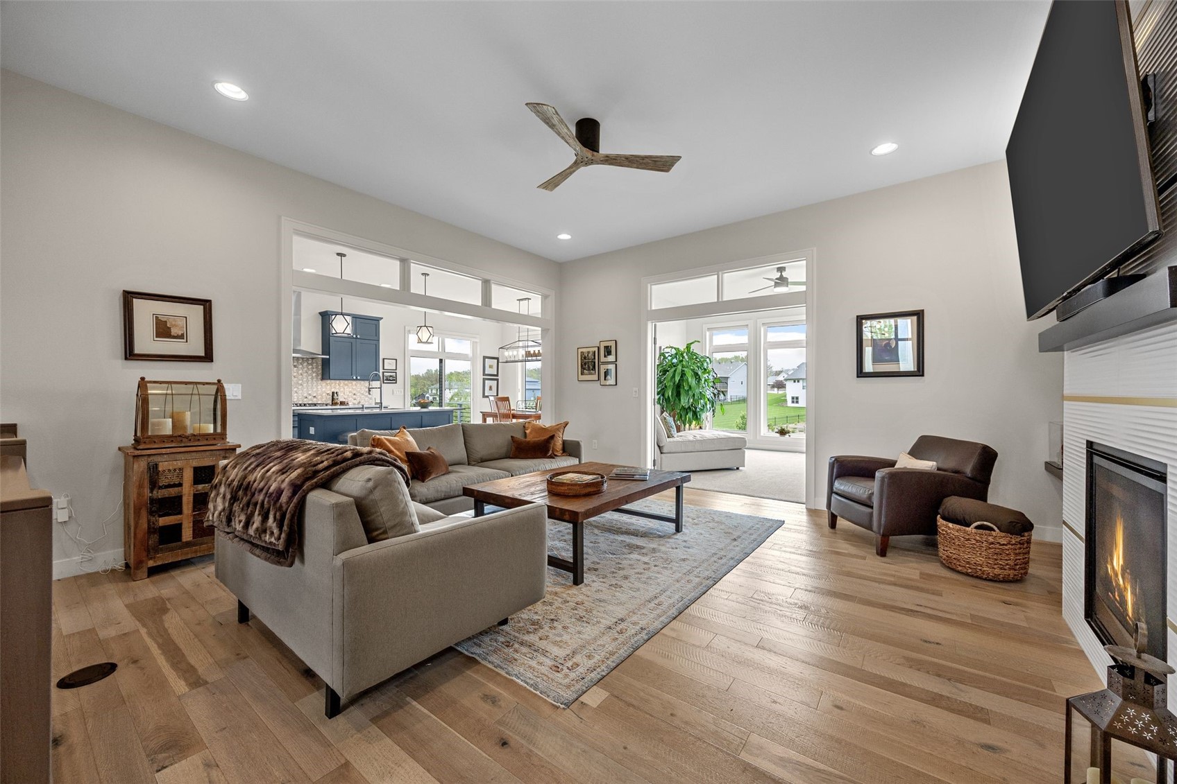 1352 Ava Cir