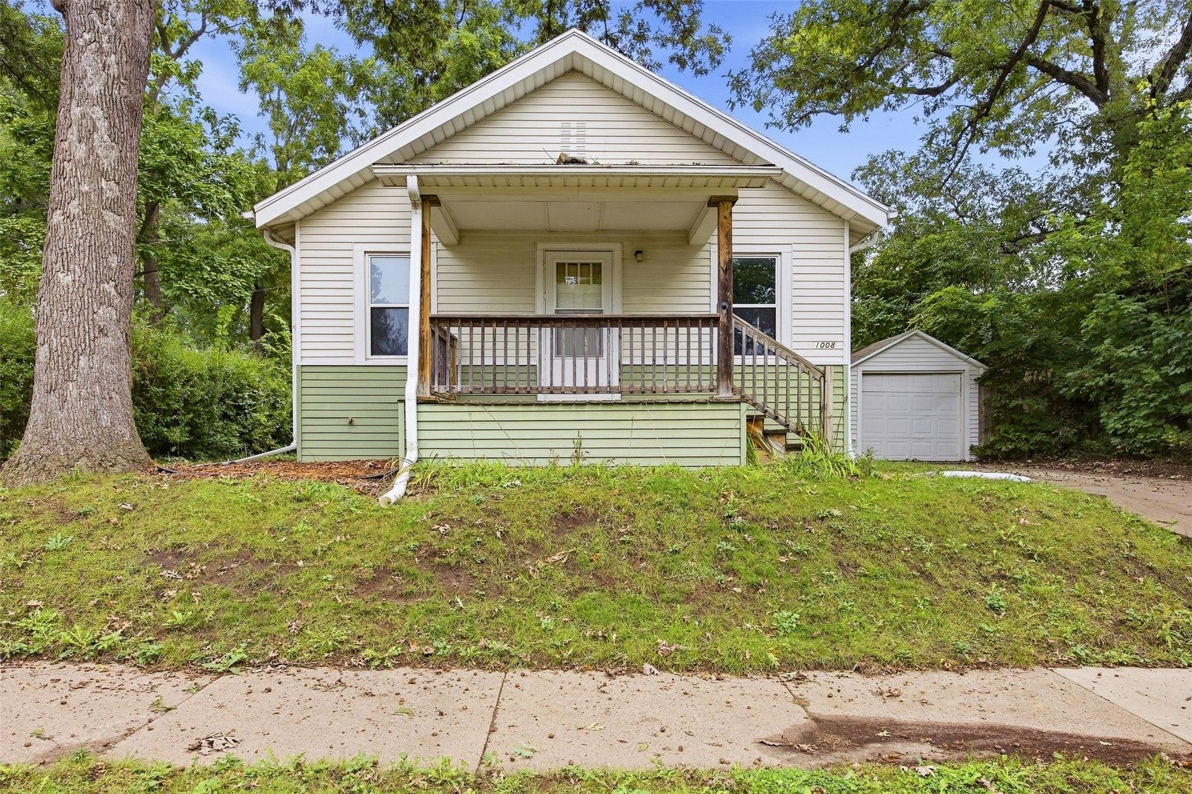 1008 Daniels Street NE
