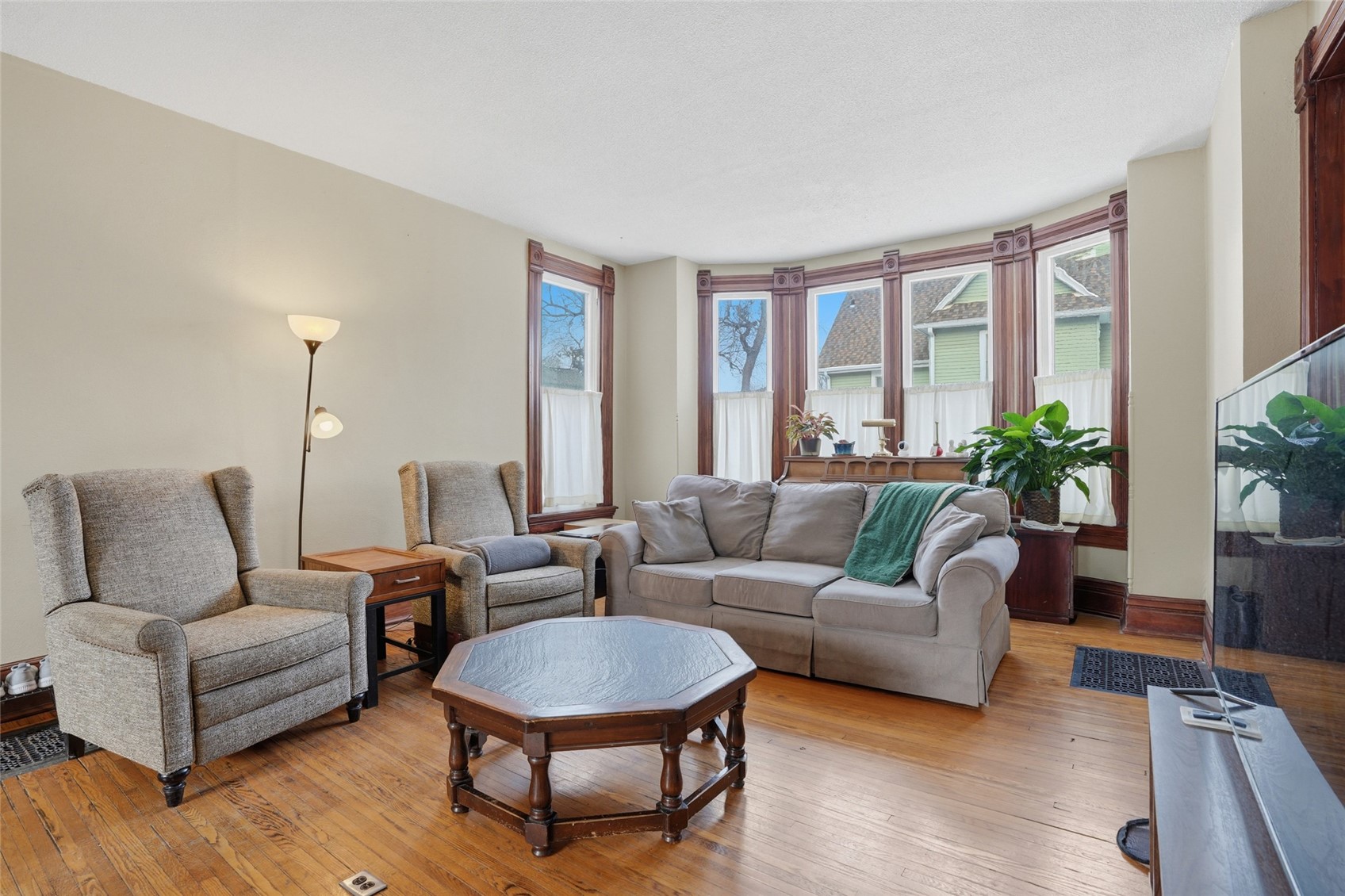 201 7th Avenue NW