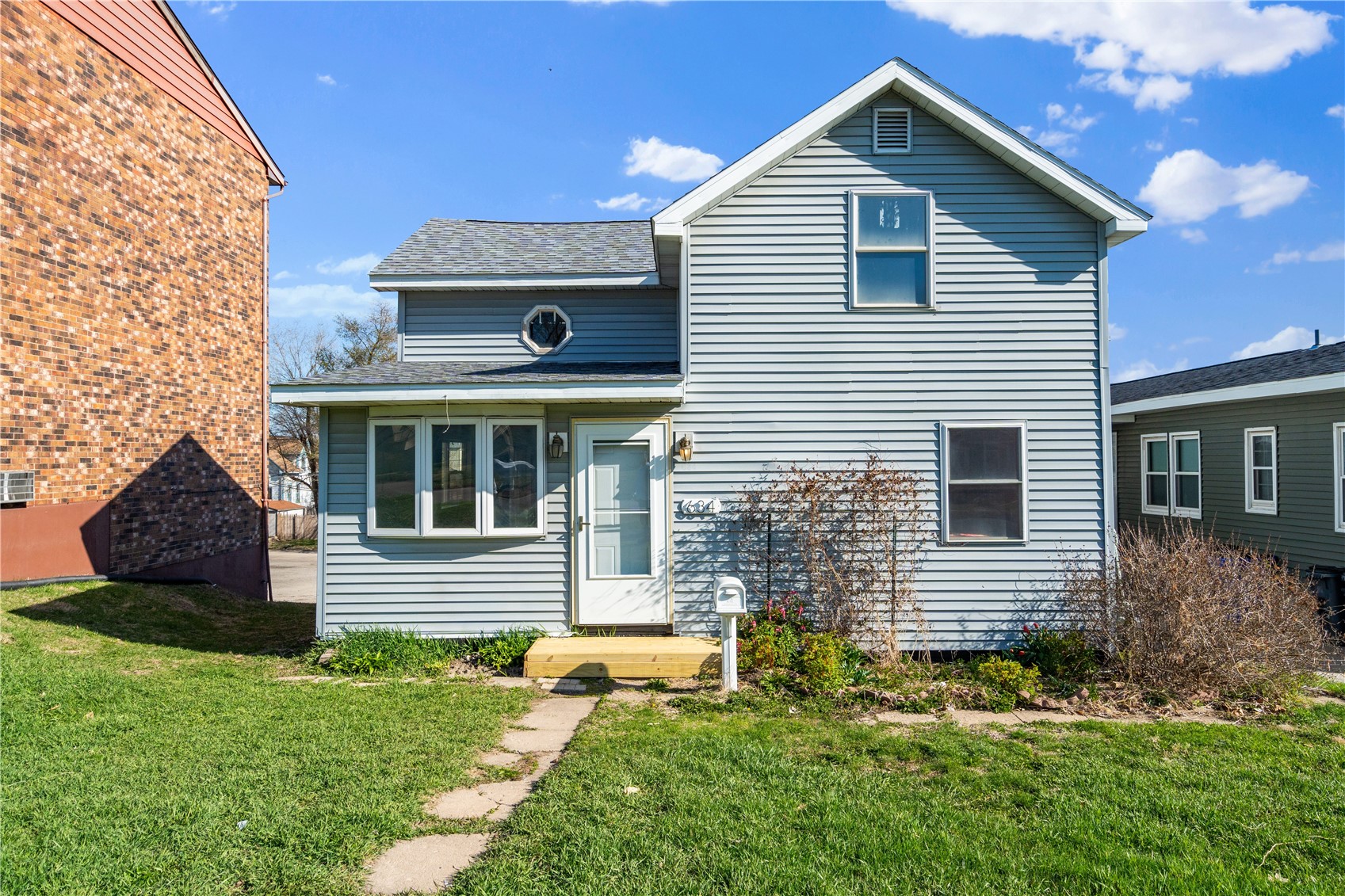 Photo 1 of 30 — 634 16th Avenue SW, Cedar Rapids, IA 52404