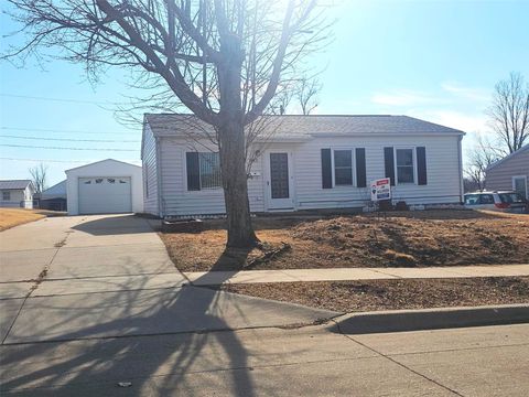 825 Fairview Drive Marion IA 52302