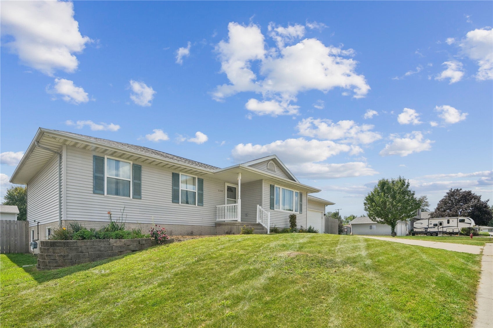 2205 Daleview Dr